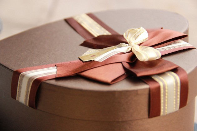 paquet cadeau en forme de cœur