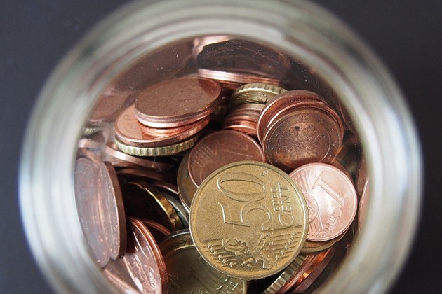 bocal avec pièces monnaie