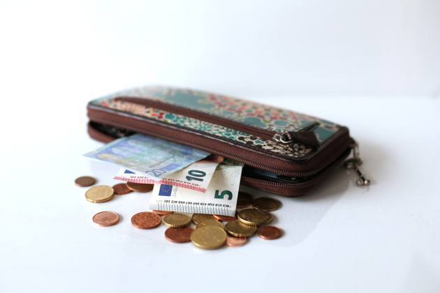 portefeuille avec billets euros