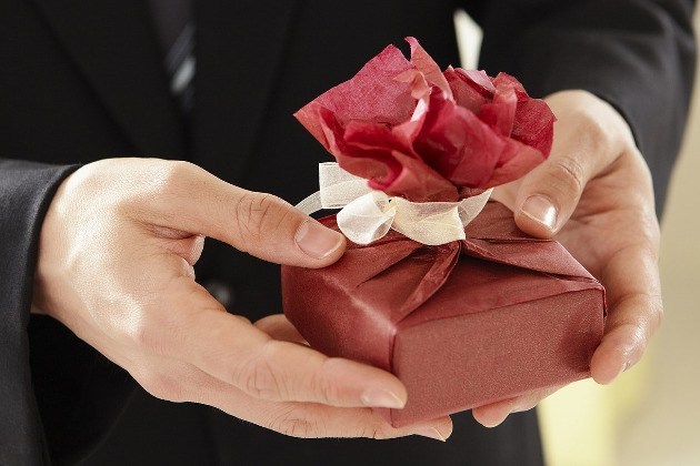 paquet cadeau rose